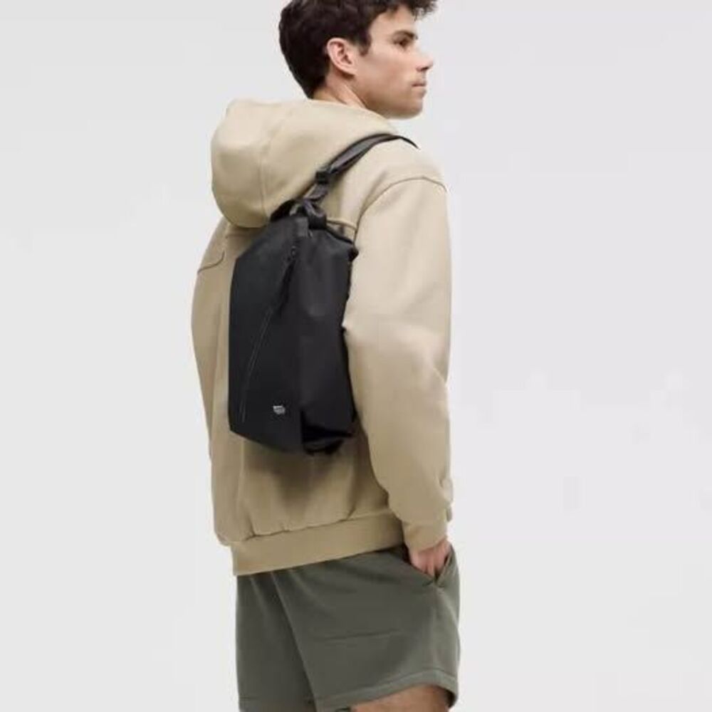 NWT Lululemon Fast Track Bag 2.0 9L